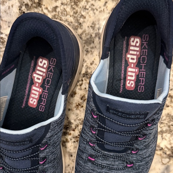 New Skechers, Women’s Blue with Fischia Accents - Slip-On Sneakers size 8 - Picture 2 of 10